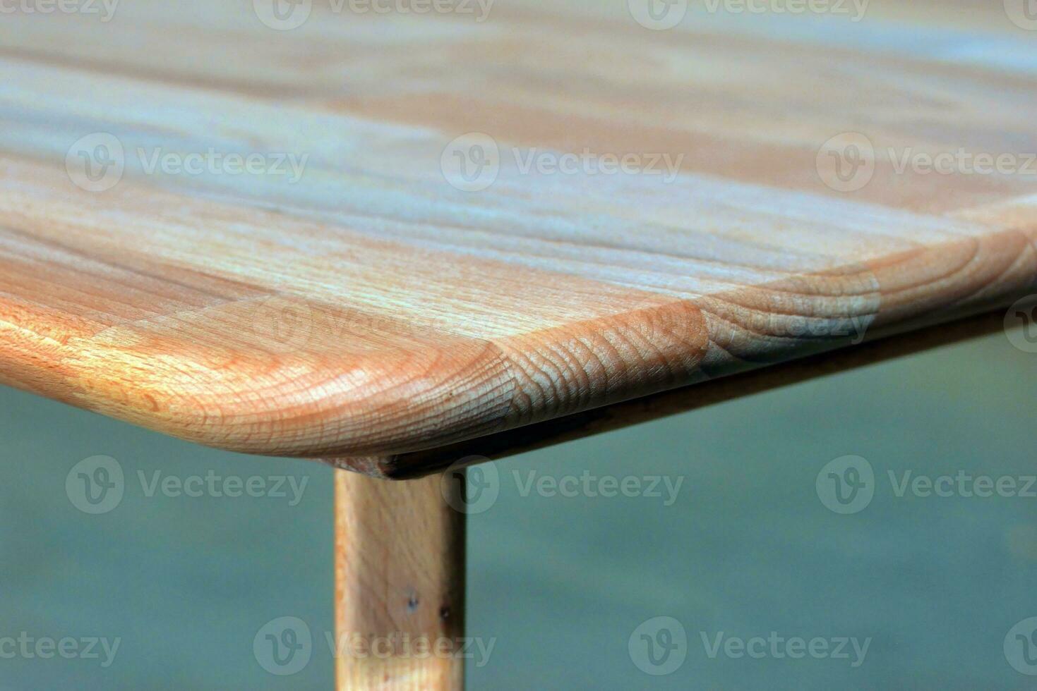 houten avondeten tafel oppervlak. natuurlijk hout meubilair dichtbij visie foto