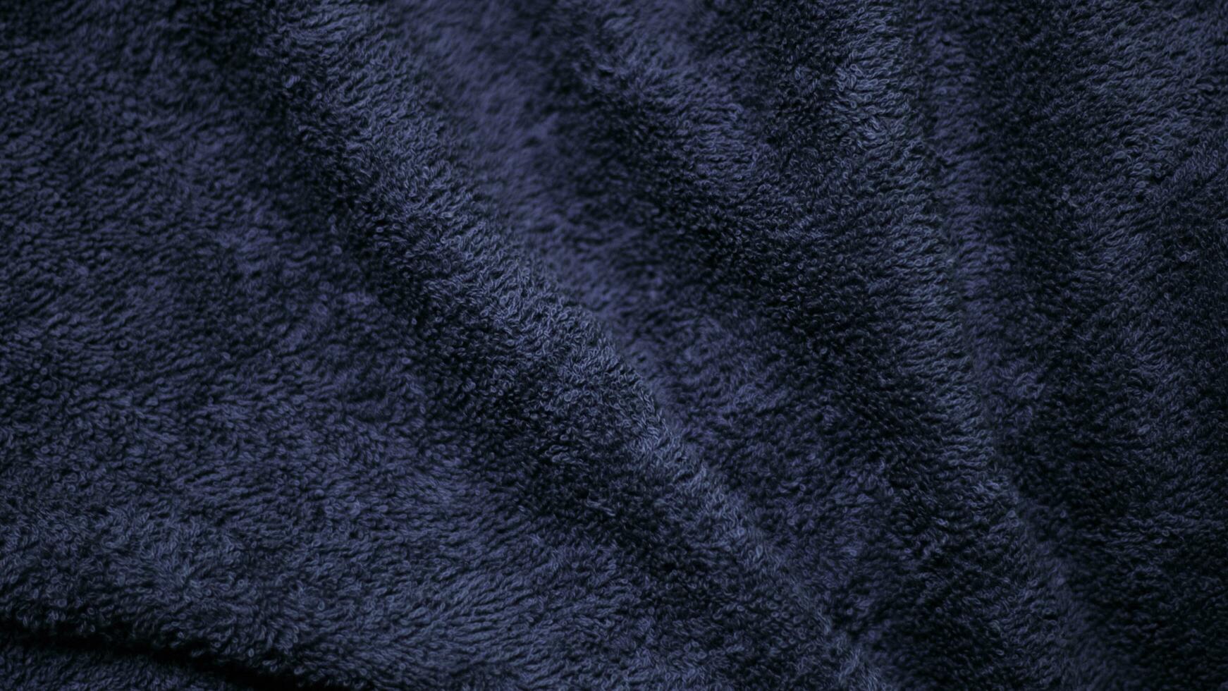 donker blauw fluweel kleding stof structuur gebruikt net zo achtergrond. lucht kleur panne kleding stof achtergrond van zacht en glad textiel materiaal. verpletterd fluweel .luxe kobalt toon voor zijde. foto