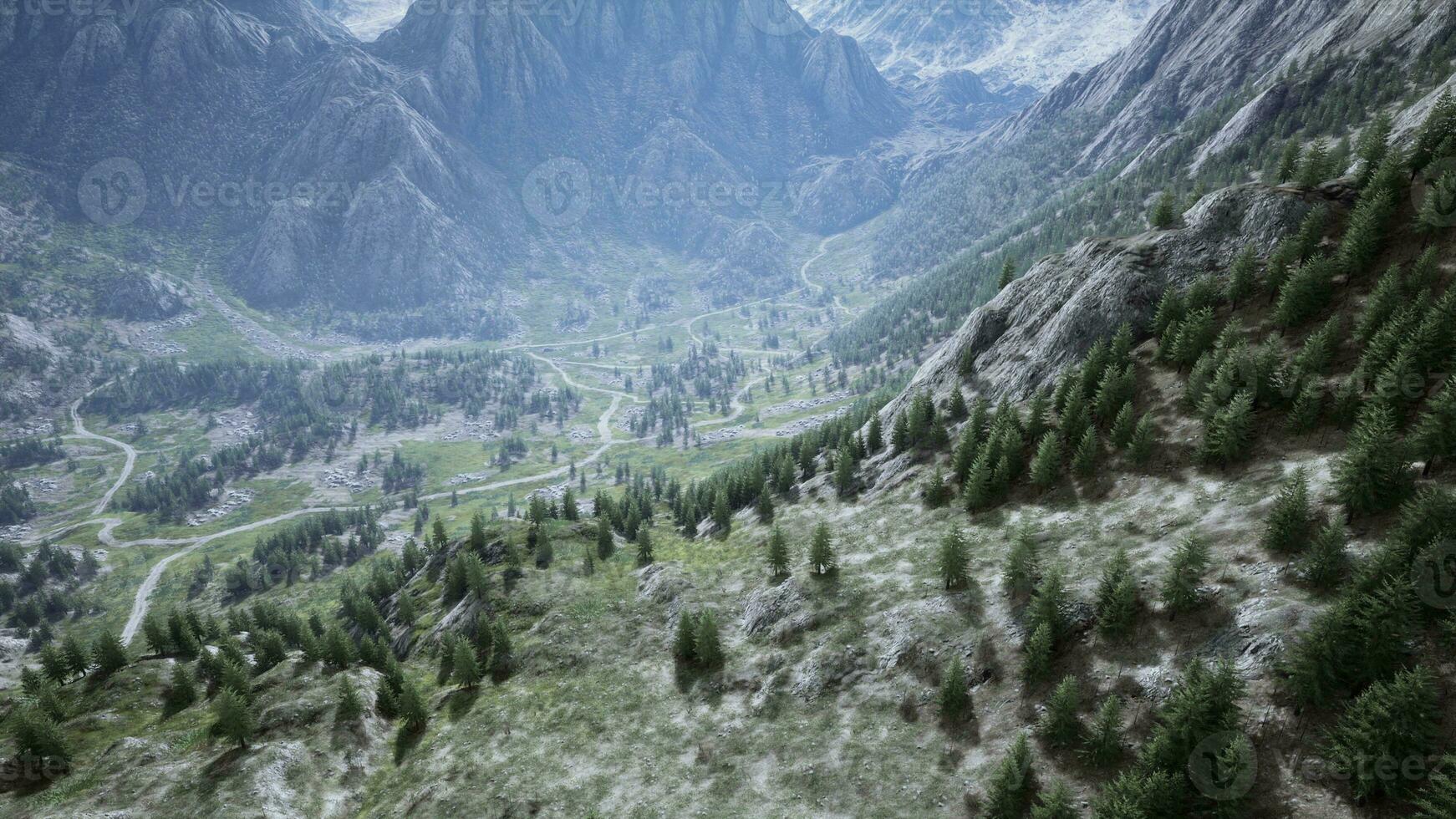 een toneel- berg vallei met een kronkelend weg foto