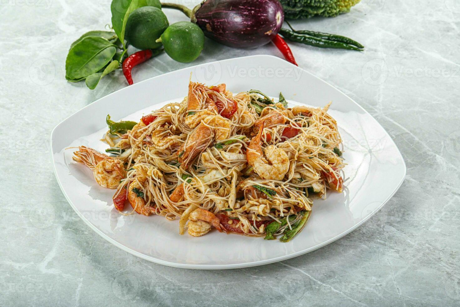 Thais pittig vermicelli salade met garnalen foto
