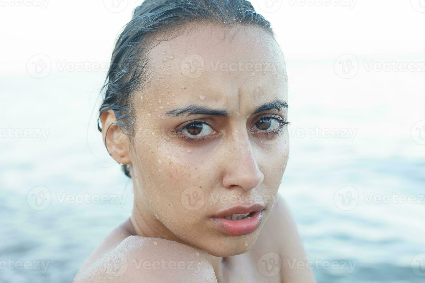 mooi, aantrekkelijk vrouw in zwart bikini. foto