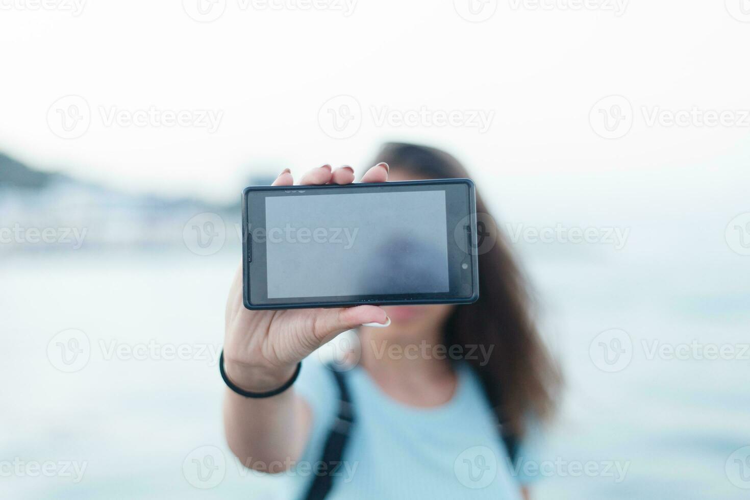 portret van aantrekkelijk tiener meisje staand foto