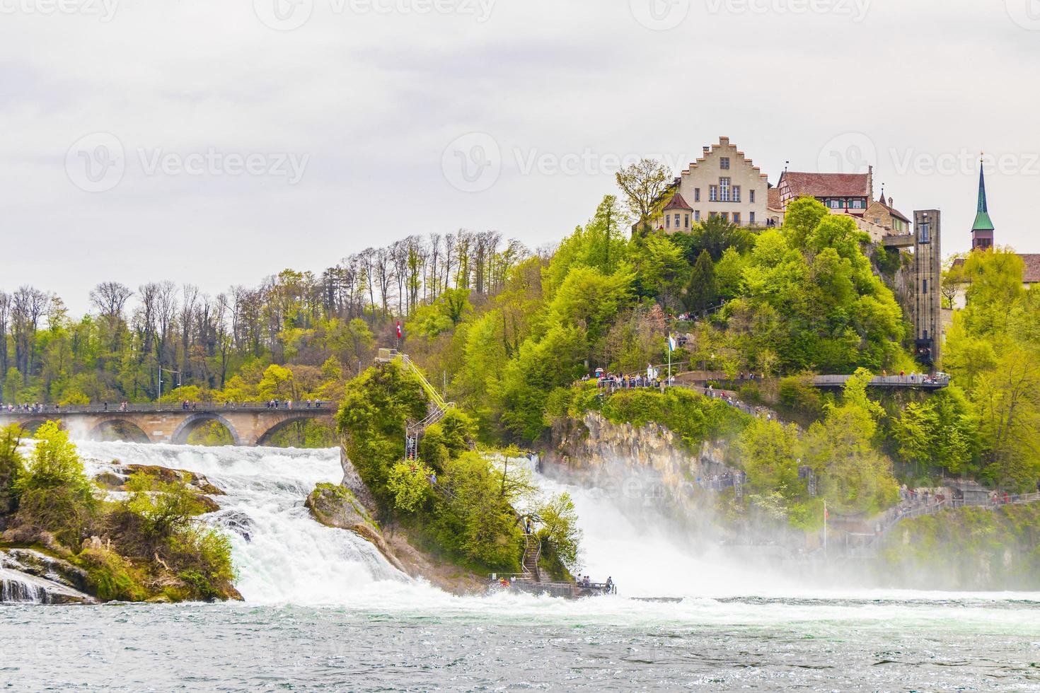 rijnwatervallen in neuhausen am rheinfall, zwitserland foto