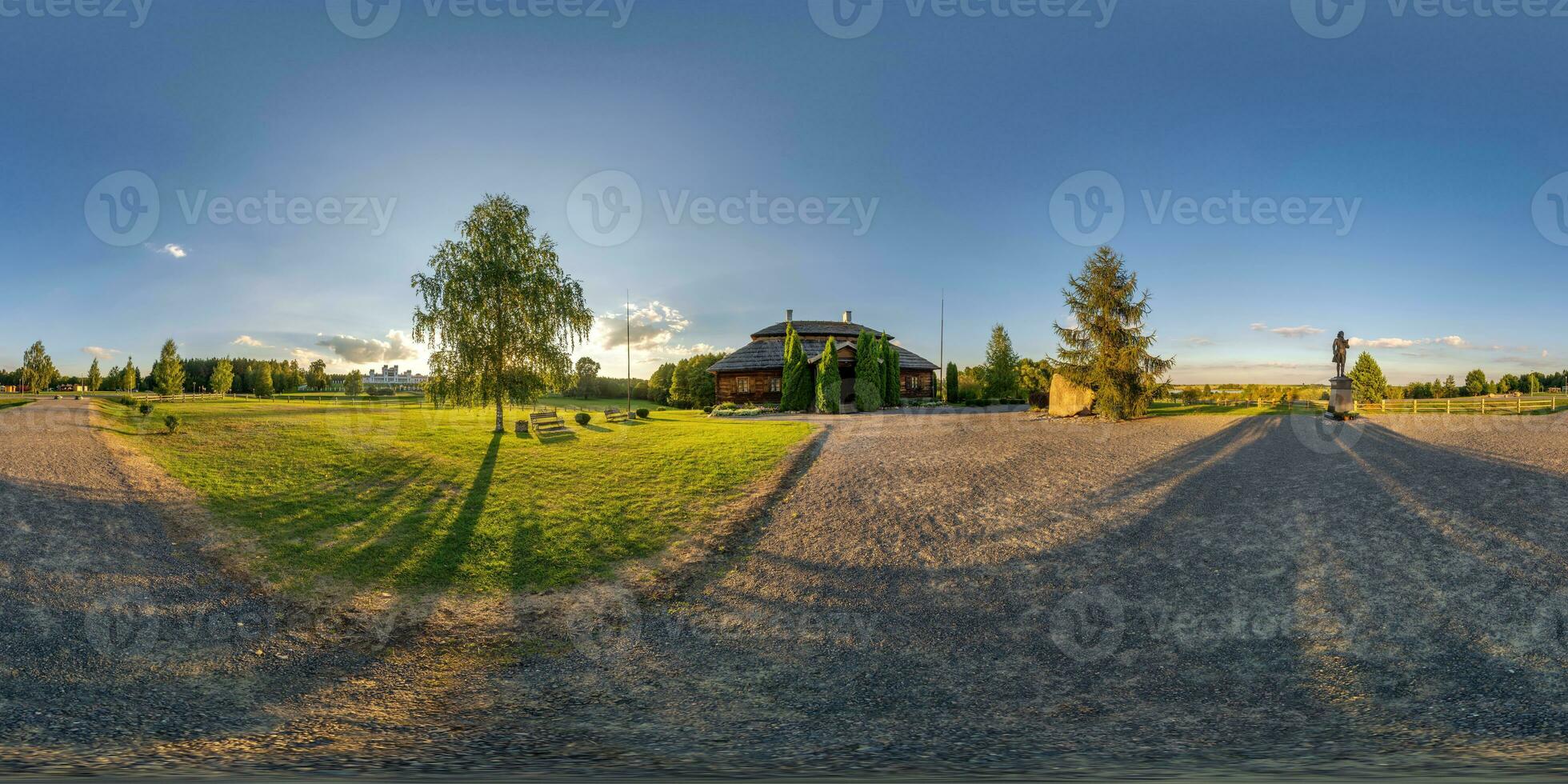 vol naadloos bolvormig hdri 360 panorama in de buurt hoeve paleis Bij zonsondergang in equirectangular bolvormig projectie met zenit en nadir. voor vr inhoud foto