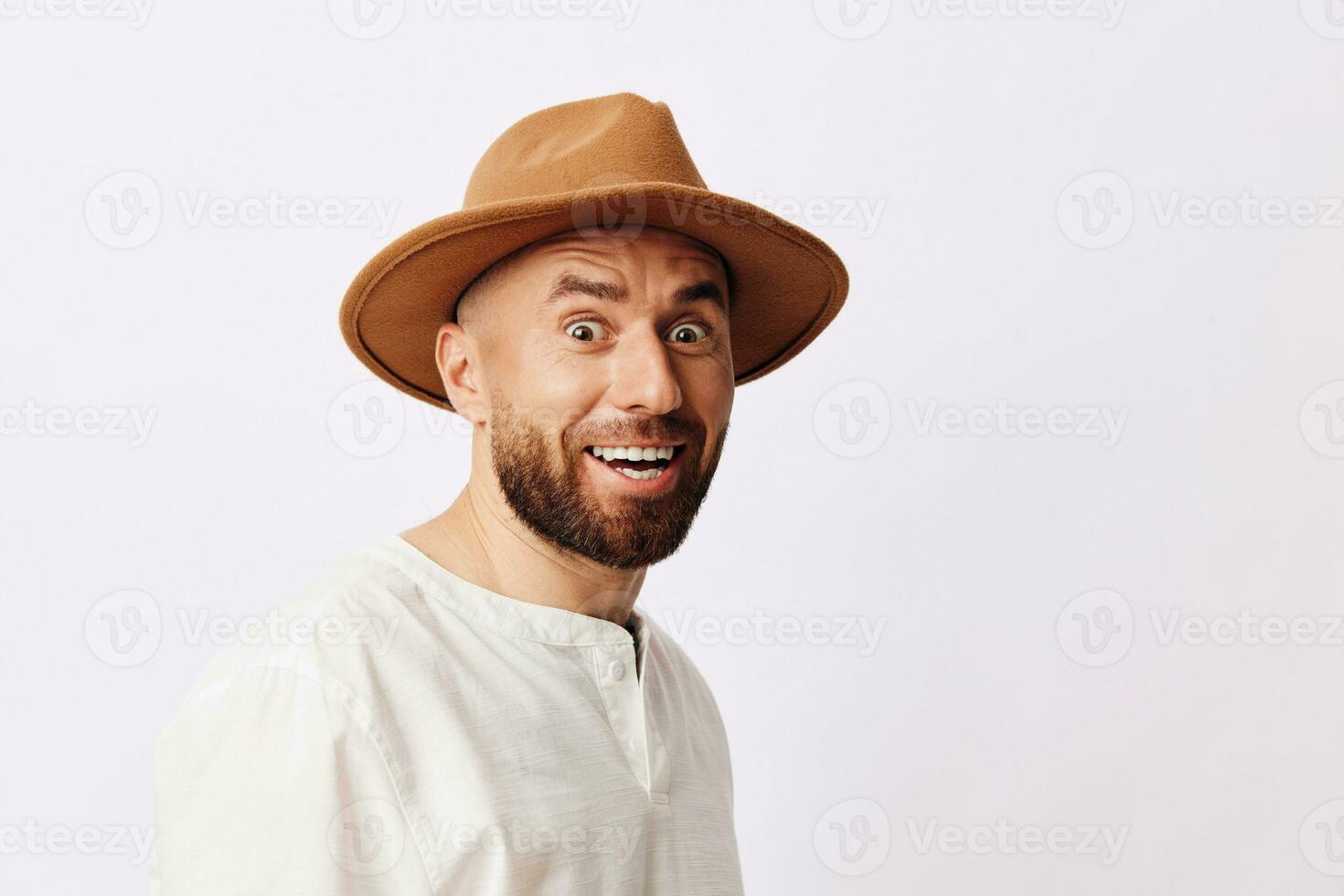 hoed model- vent mannen achtergrond elegant volwassen studio persoon baard knap jong portret mode foto