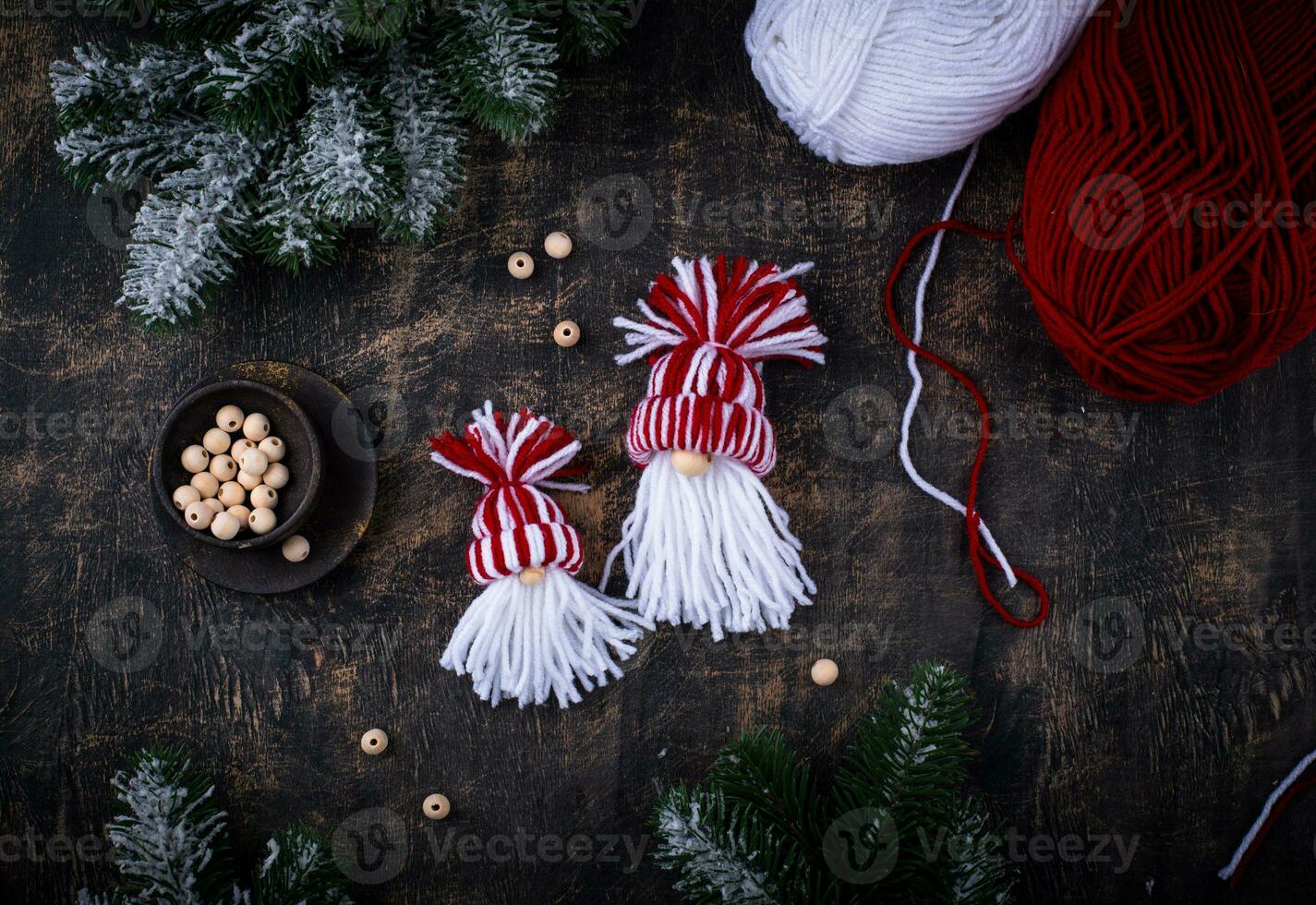 hand- gemaakt Scandinavisch nisse of de kerstman claus foto