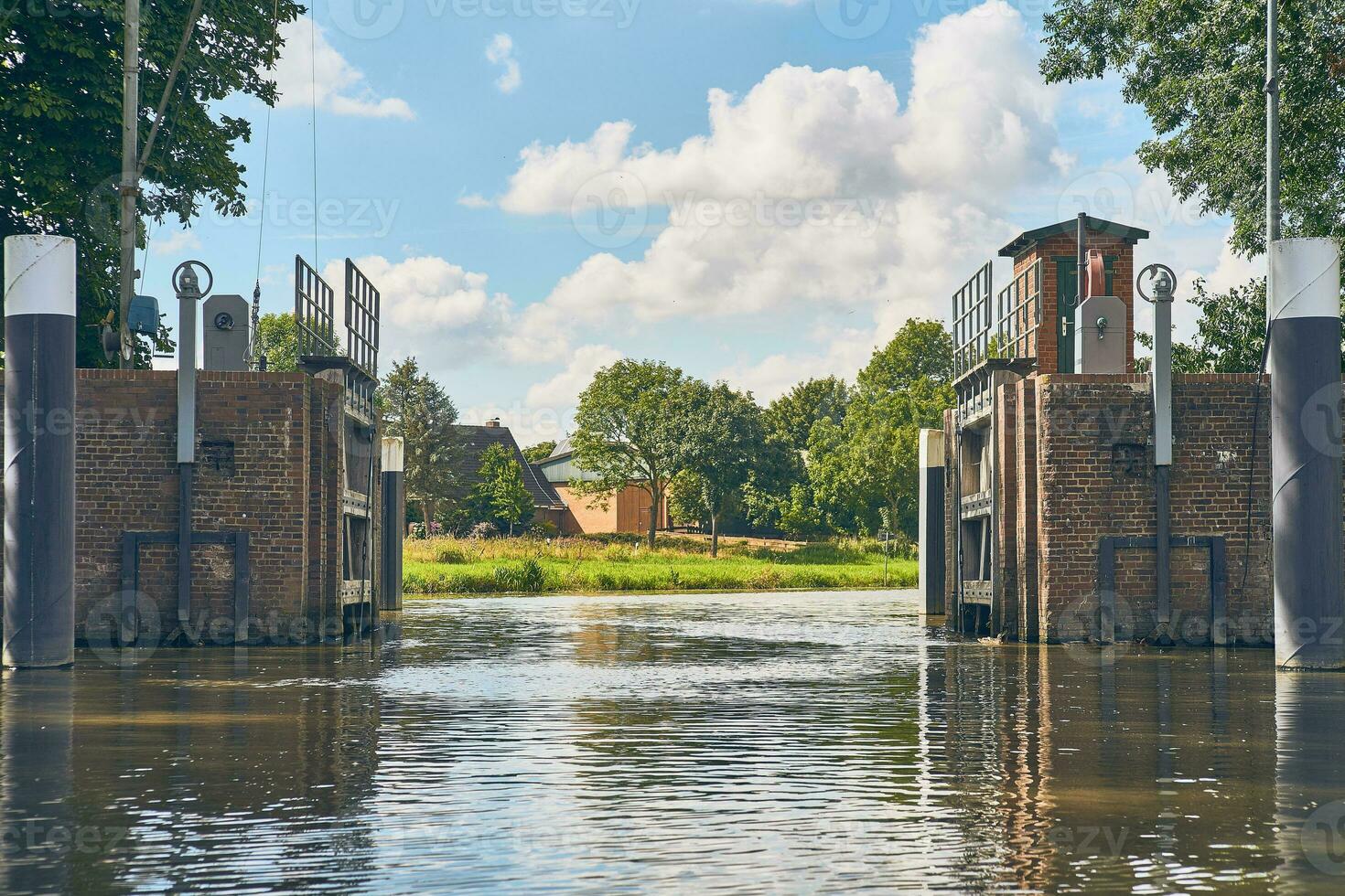 sluisdeuren Bij kasenort in noordelijk Duitsland foto