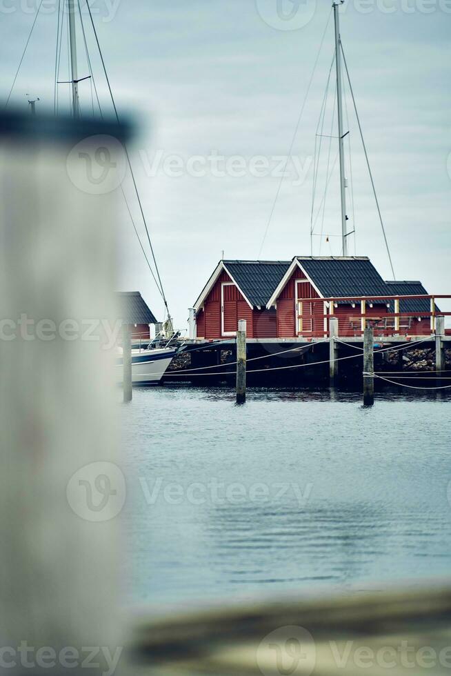 klein rood huizen Bij de haven van Struer, Denemarken foto
