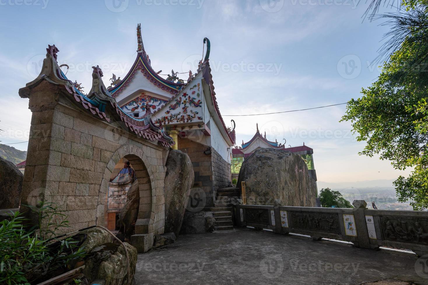 het geheel en een deel van de Chinese traditionele religieuze architectuur foto