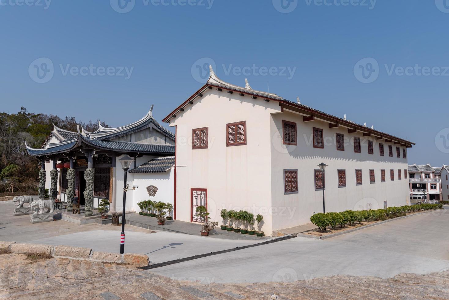 gebouwen en standbeelden in het park van de zeegod Mazu foto