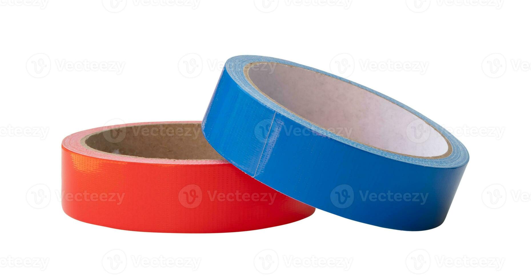 rood en blauw Zelfklevend kleding banden of vinyl plakband in stack geïsoleerd Aan wit achtergrond met knipsel pad. foto