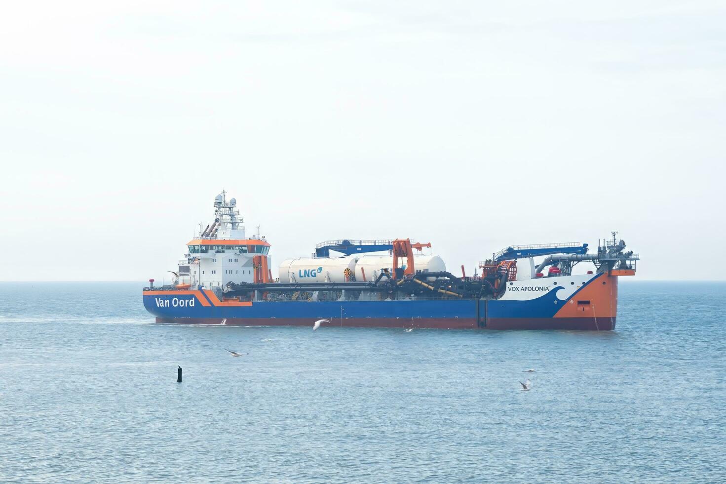 lng achteraan afzuiging hopper baggerschip vox apolonia, Westkapelle,Nederland,27-09-2023 foto