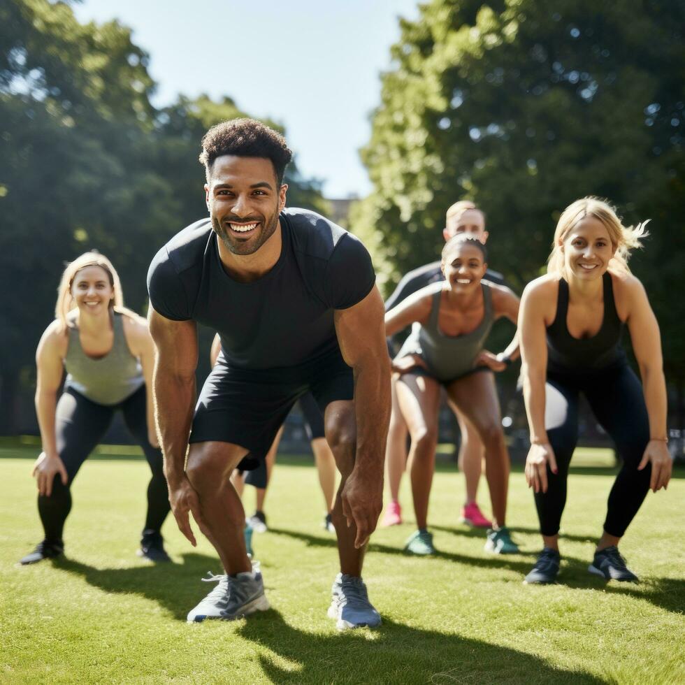 ai gegenereerd een groep van mensen aan het doen een bootcamp-stijl training samen, met een trainer leidend de manier foto