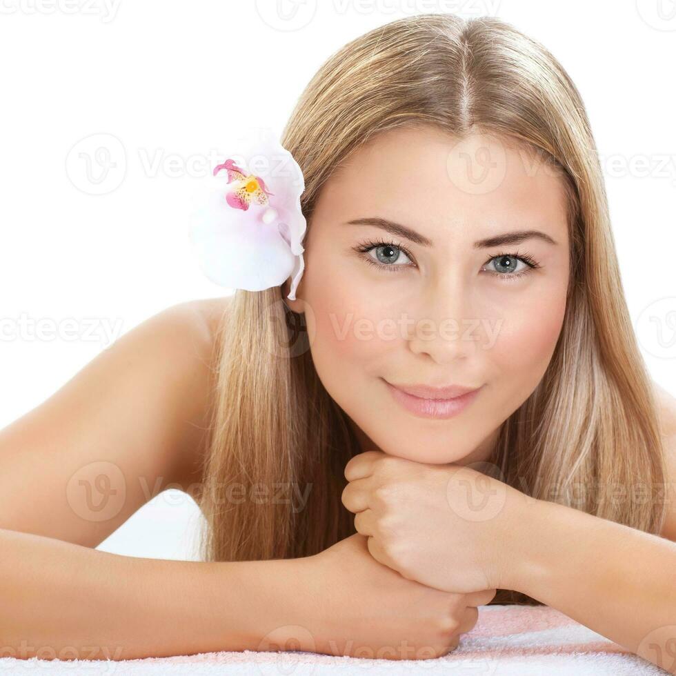 vrouw ontspannende Bij spa foto