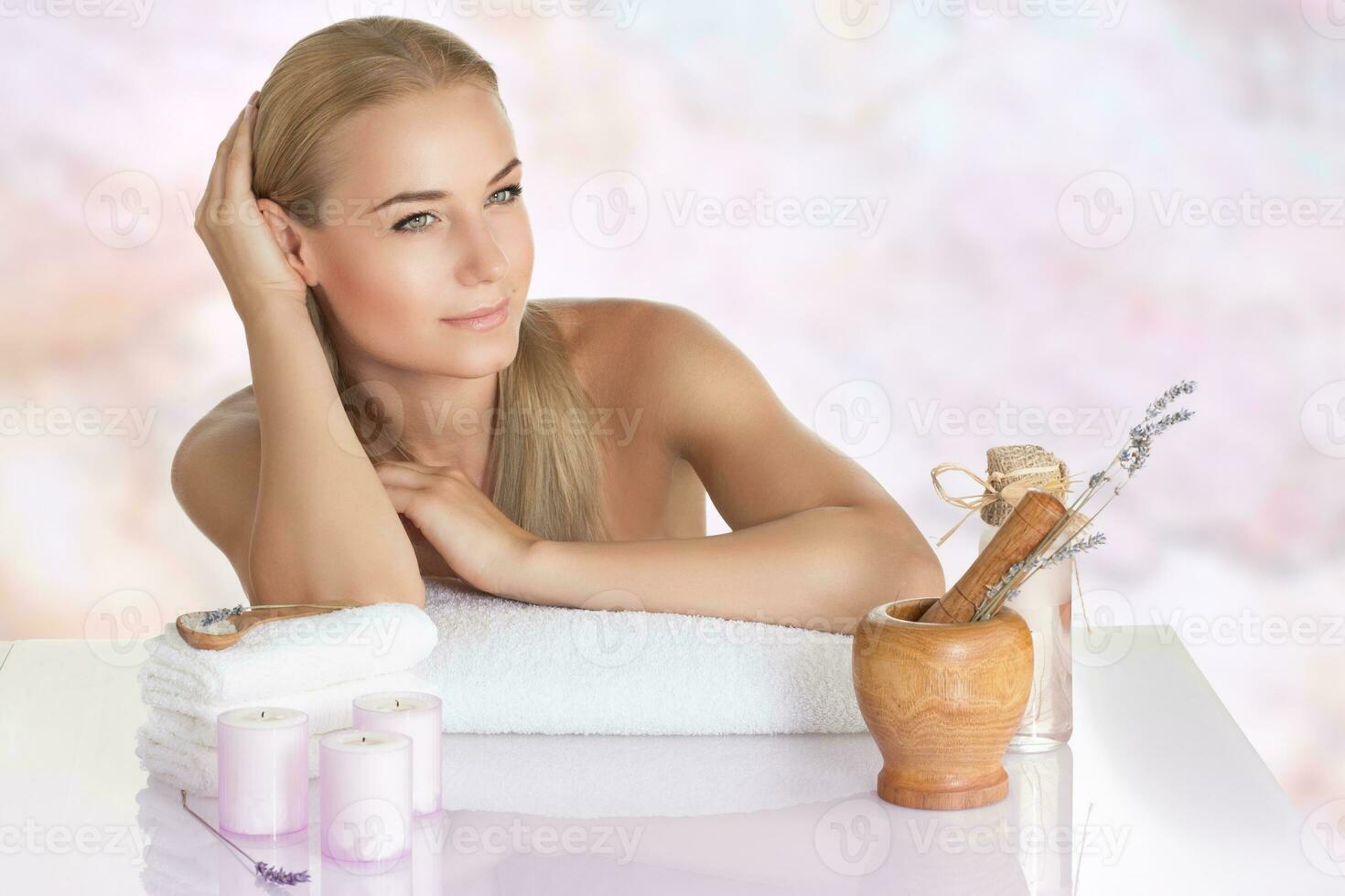 mooi hoor vrouw Bij de spa salon foto