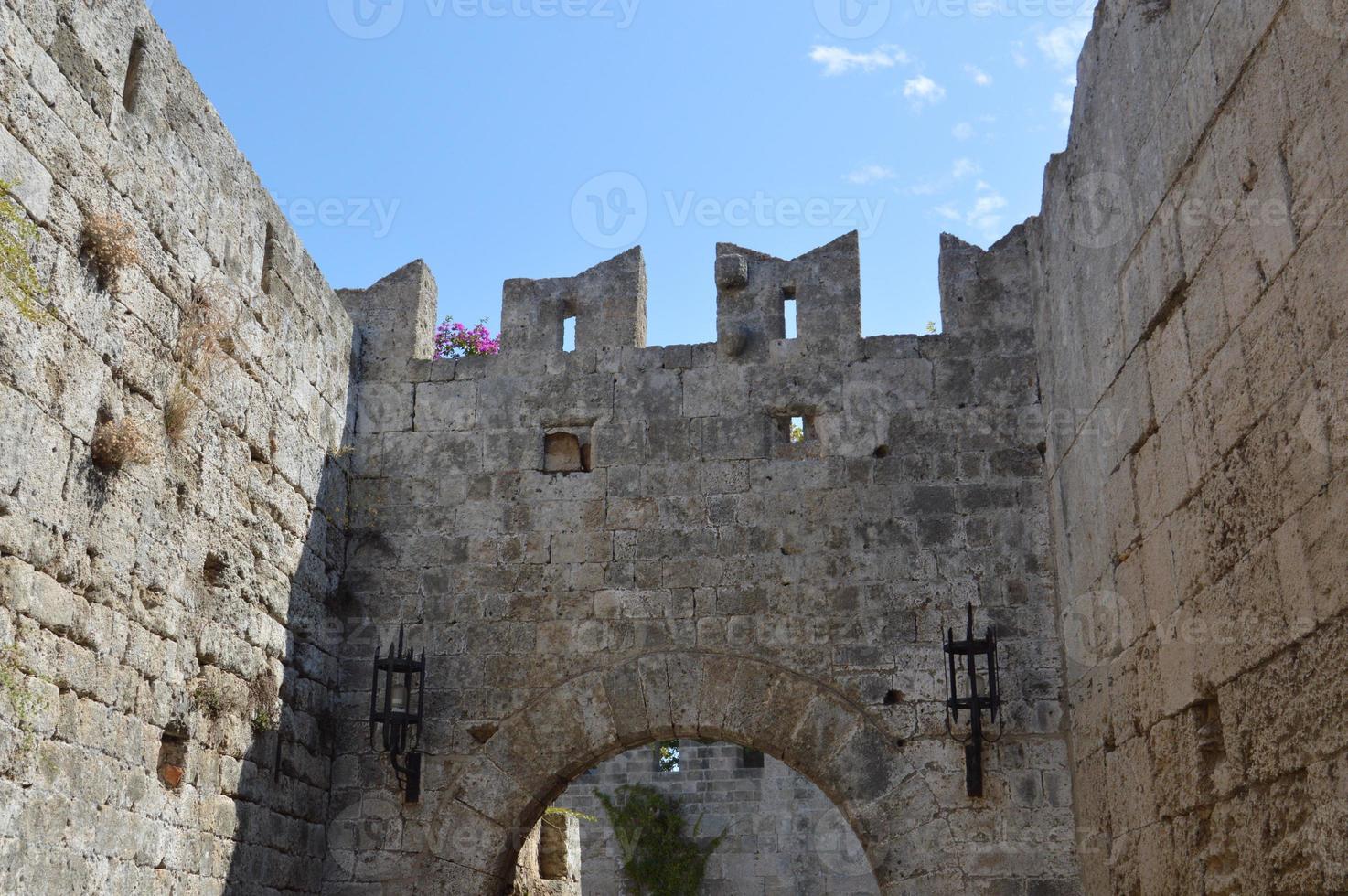 architectuur van de oude stad op rhodos in griekenland foto