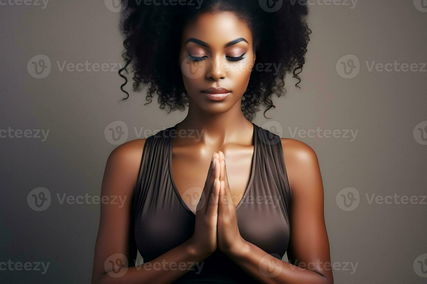ai gegenereerd mooi jong Afrikaanse Amerikaans vrouw mediteren tegen een donker achtergrond. biohacking concept, verbeteren Gezondheid en welzijn door meditatie foto