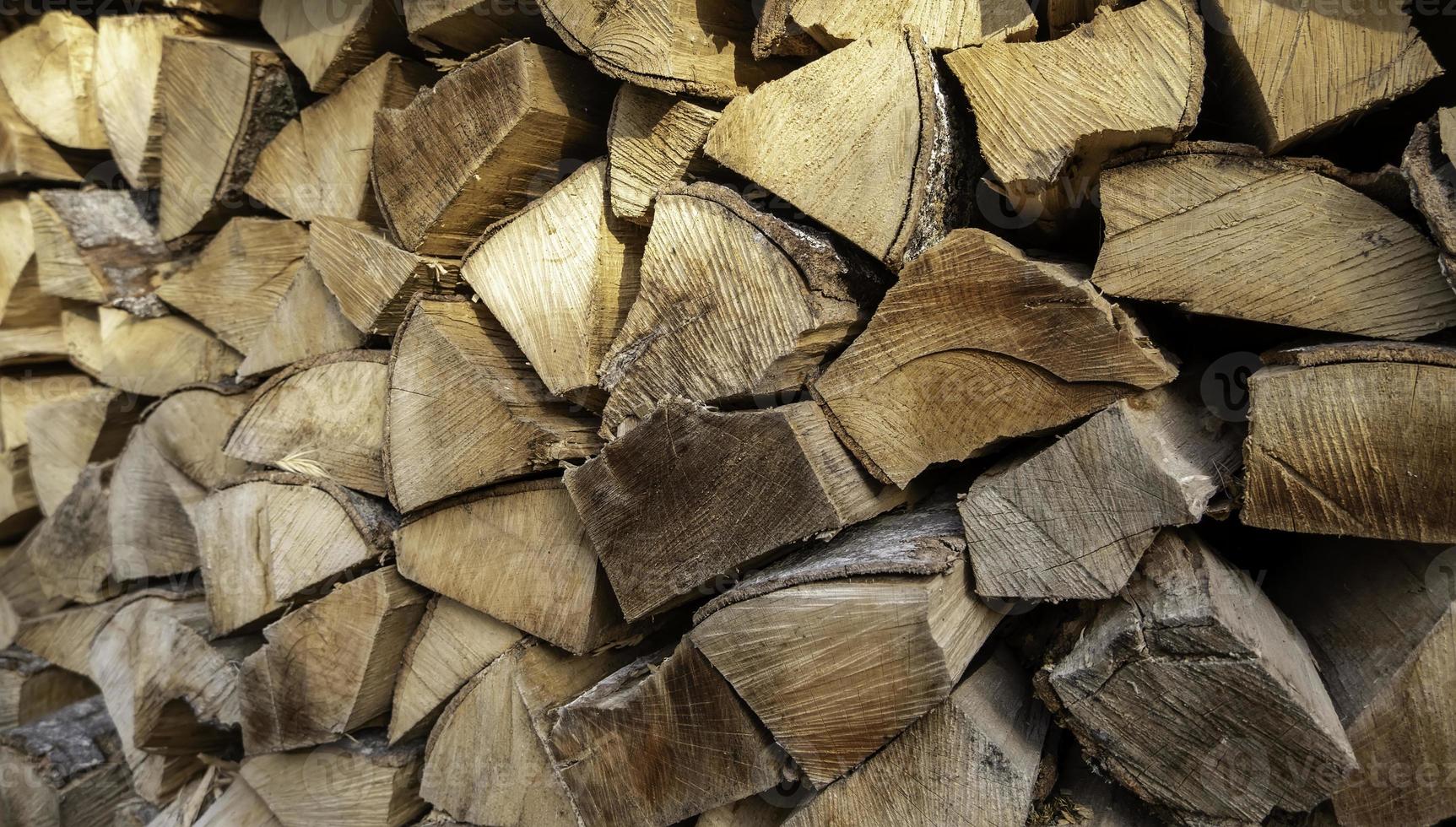 stapel gehakt hout foto