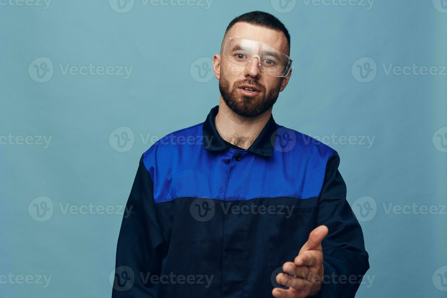 Mens model- vent gezicht portret geïsoleerd aantrekkelijk Mens Kaukasisch baard achtergrond studio hipster persoon foto