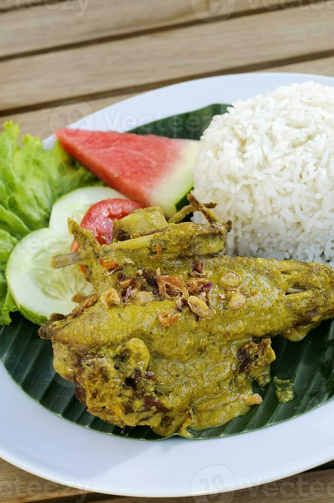 nasi bebek boemboe madura of madurese gekruid eend rijst- foto