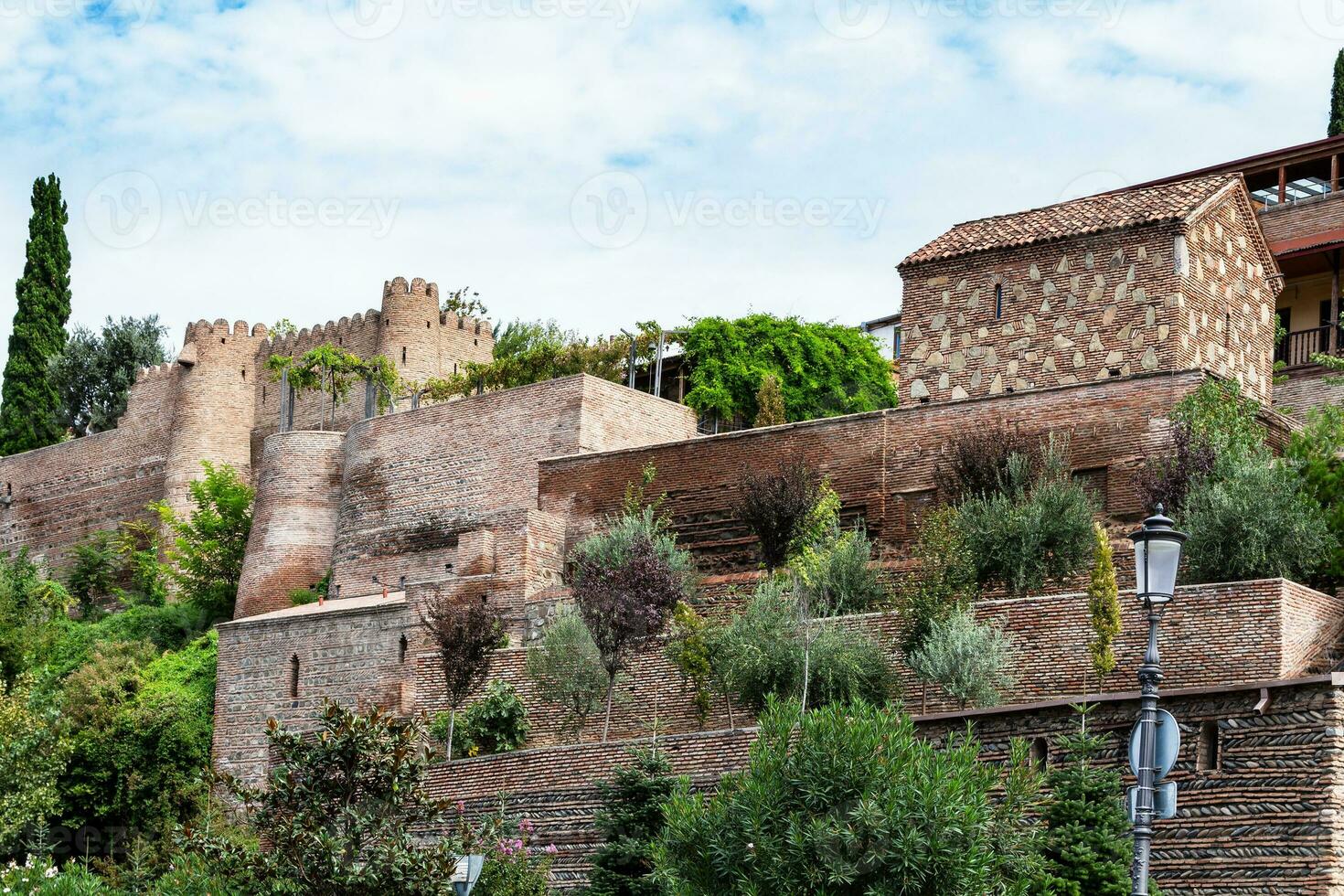 durfjan paleis muren in avlabari wijk tbilisi foto