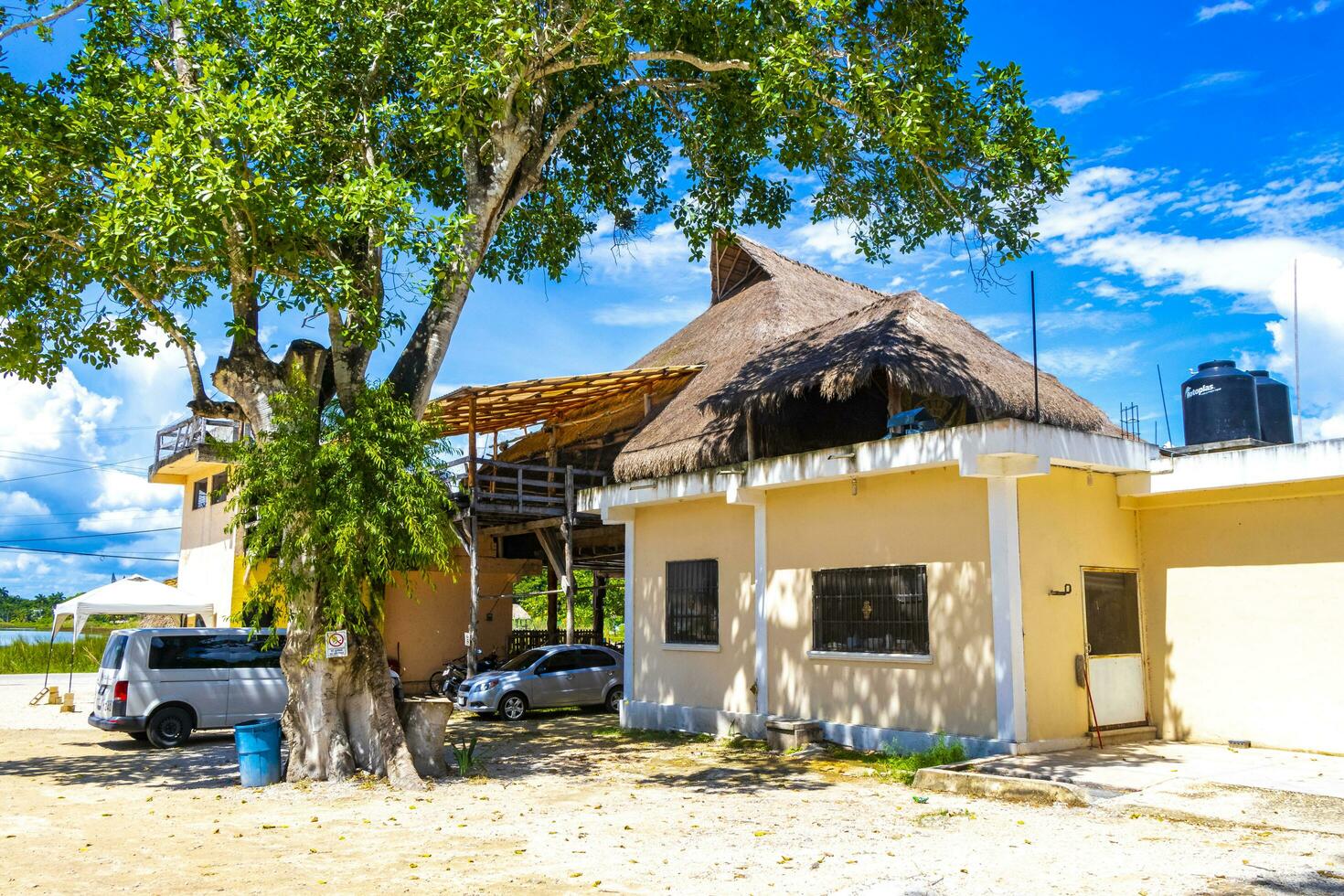 coba quintana roo Mexico 2023 parkeren veel winkels winkels restaurants ticket hut Ingang coba ruïnes. foto