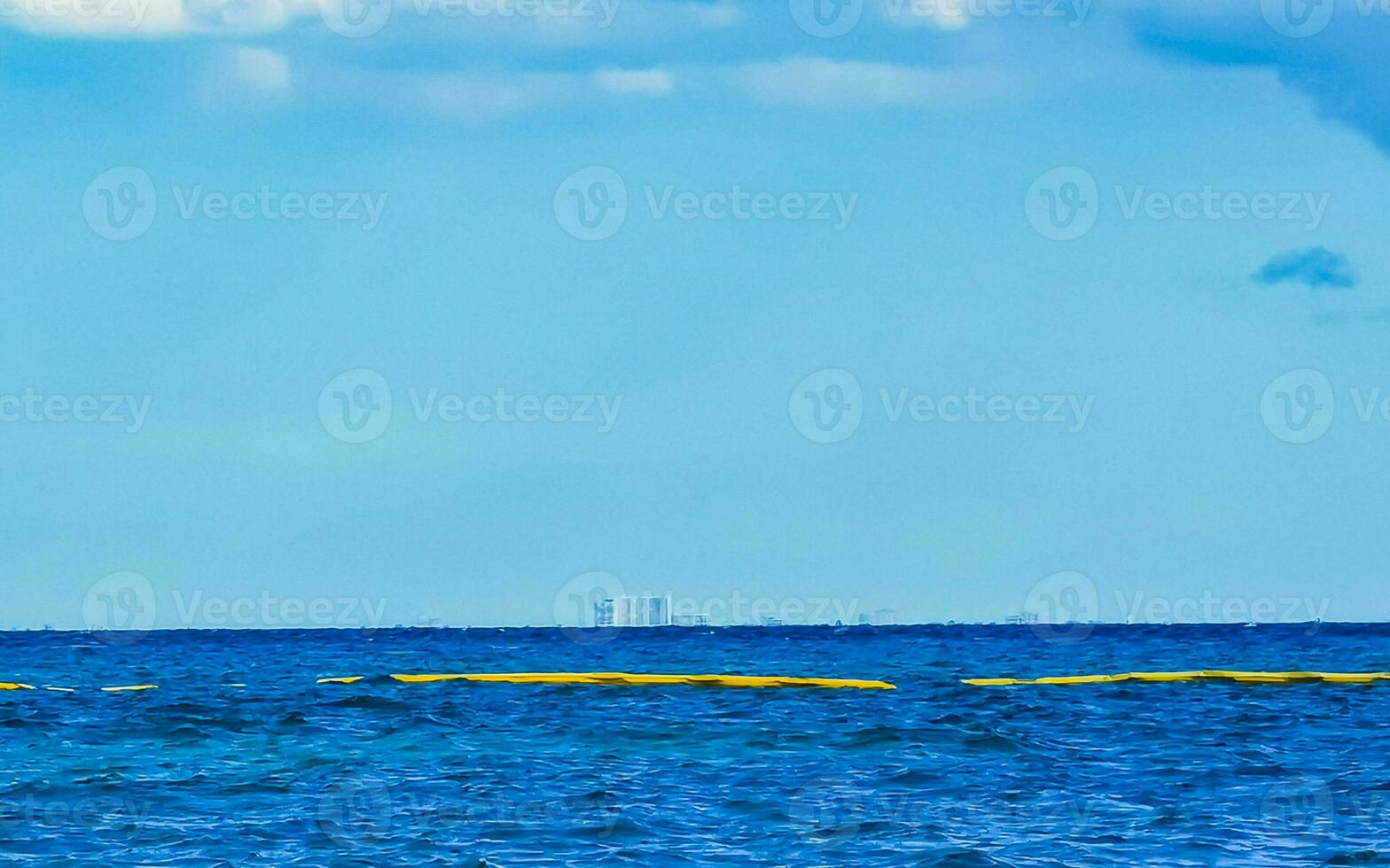 tropisch caraïben zee panorama visie naar cozumel eiland stadsgezicht Mexico. foto