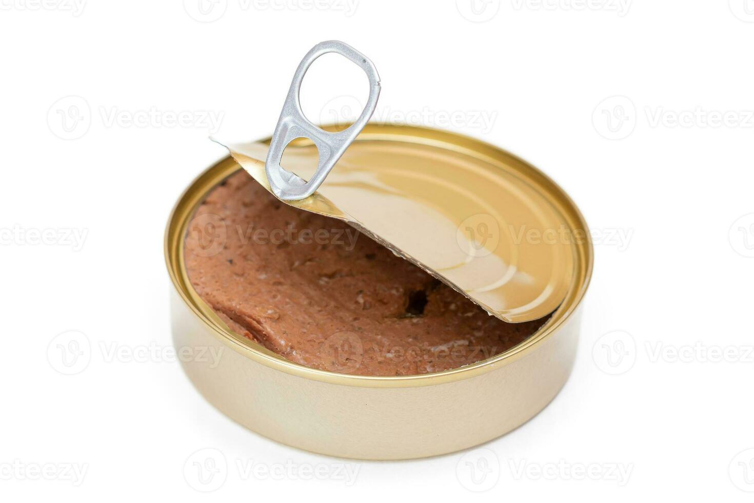 geopend blik kan met kip lever paté geïsoleerd Aan wit achtergrond. Open ingeblikt paté - isolatie foto