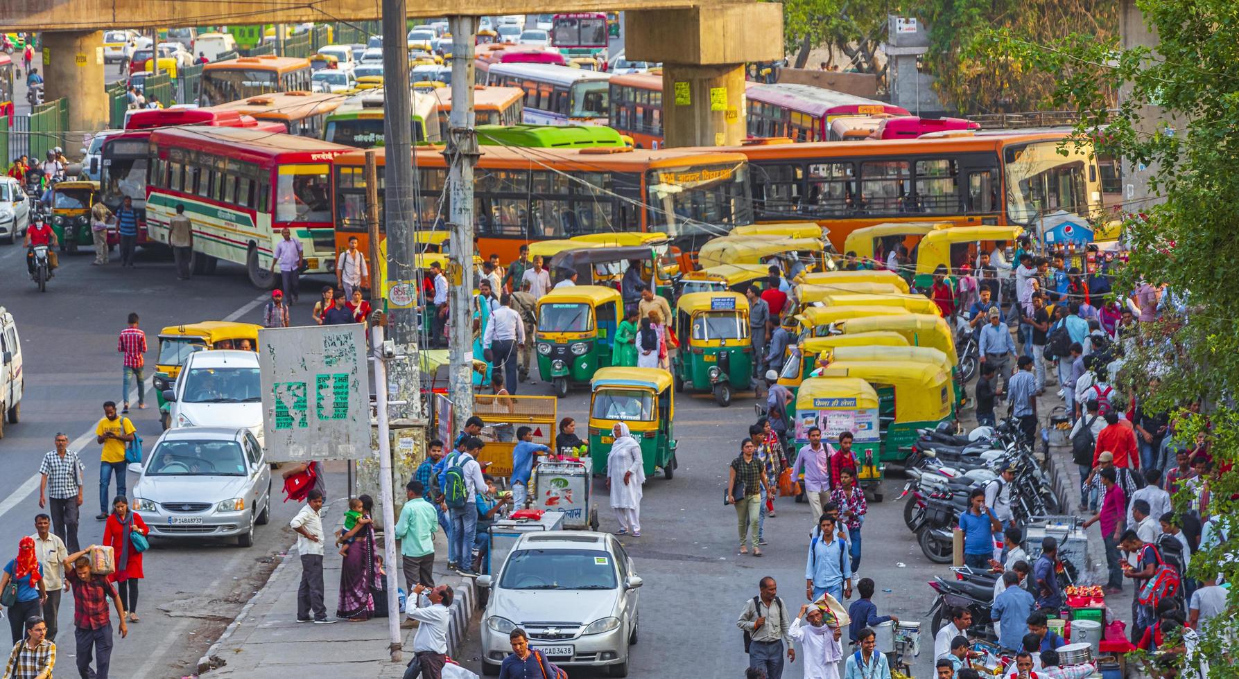 verkeer in new-delhi, india foto