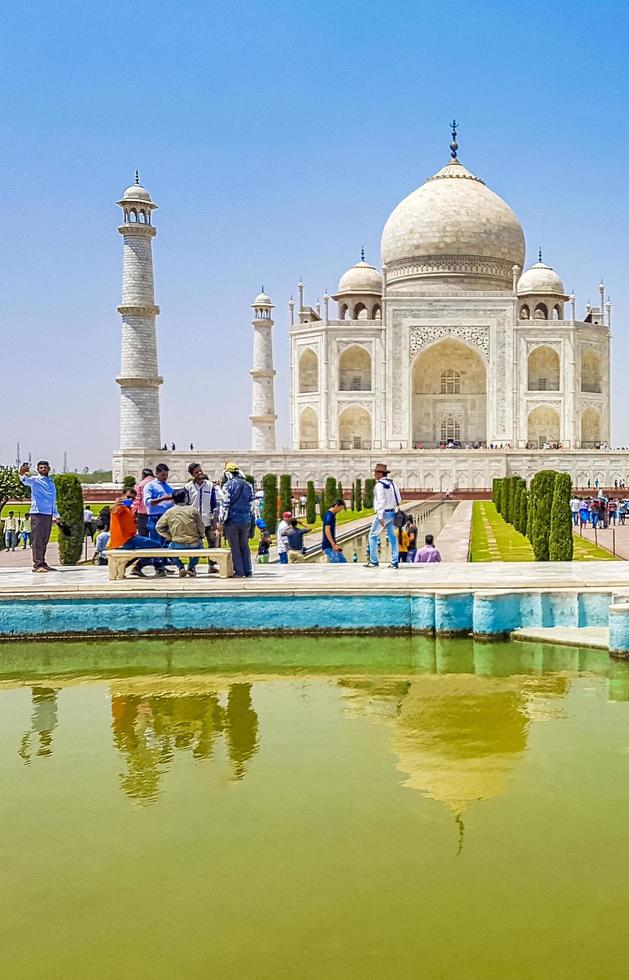 uttar pradesh, india 2018-taj mahal panorama in agra india met verbazingwekkende symmetrische tuinen foto