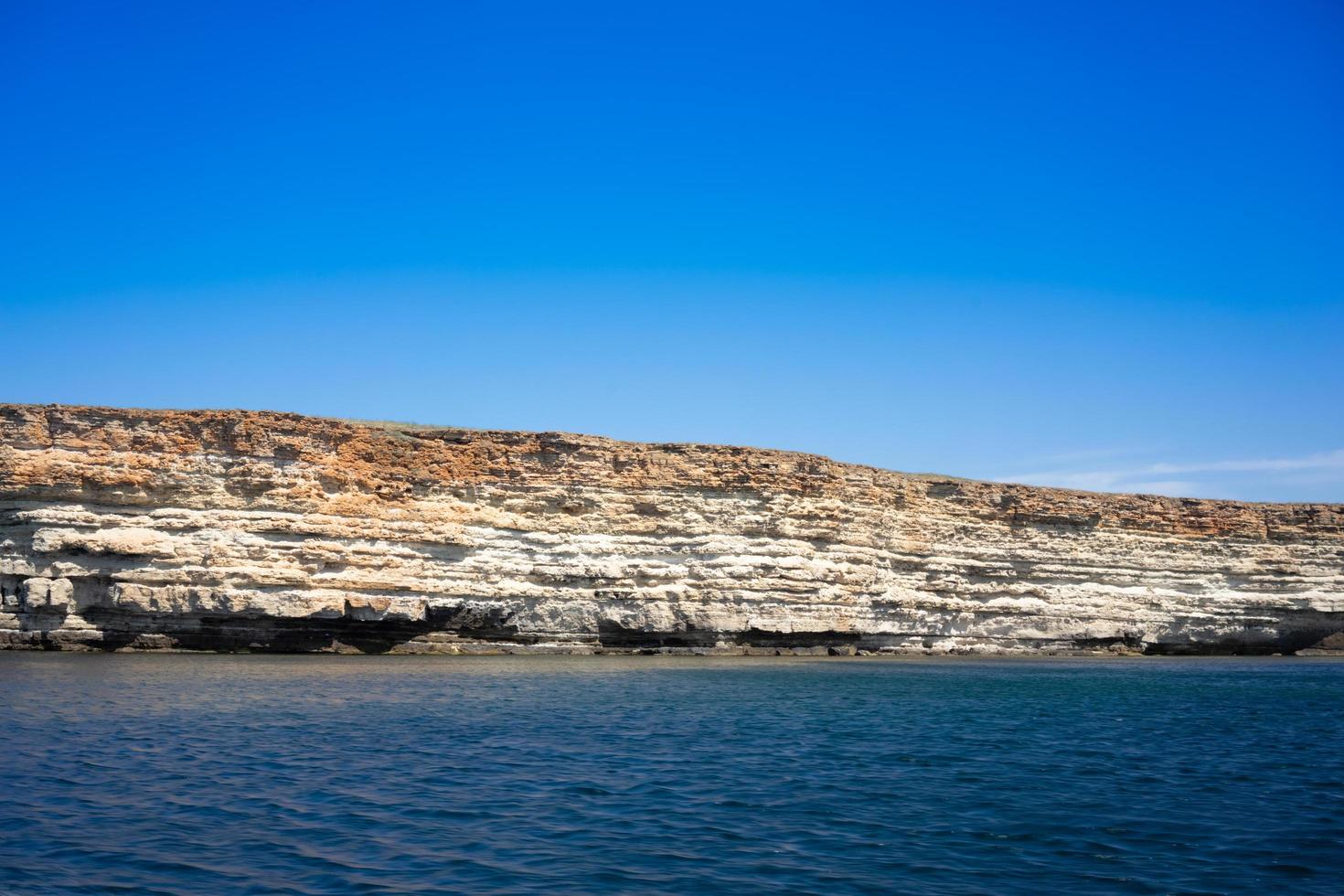 de steile en steile kust van kaap tarkhankut foto