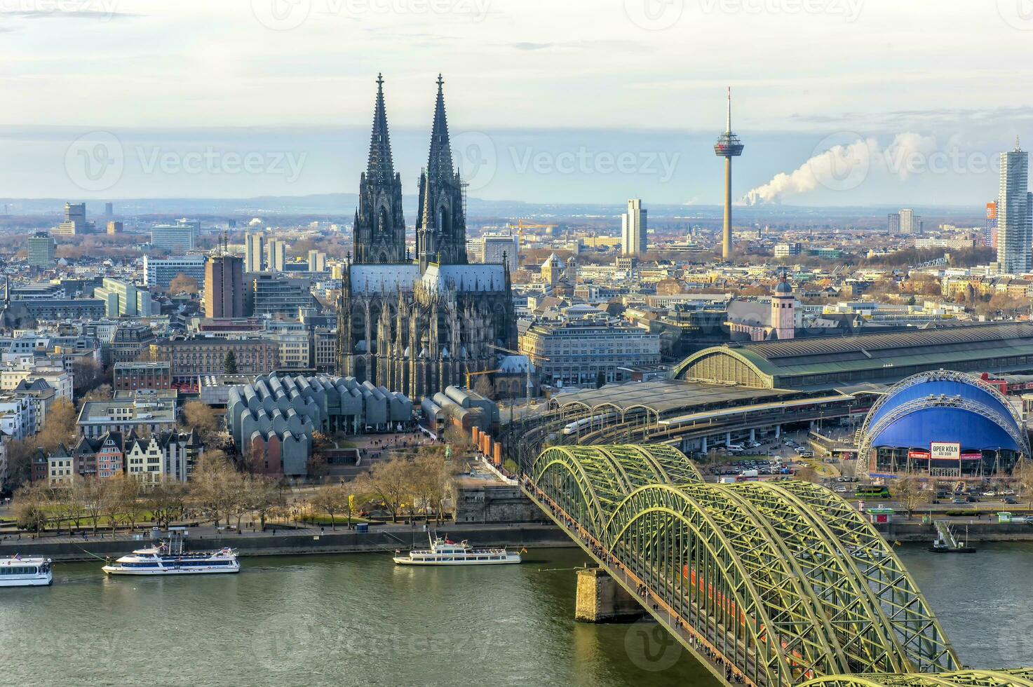Keulen kathedraal en hohenzollern brug, noorden Rijn Westfalen, Duitsland foto