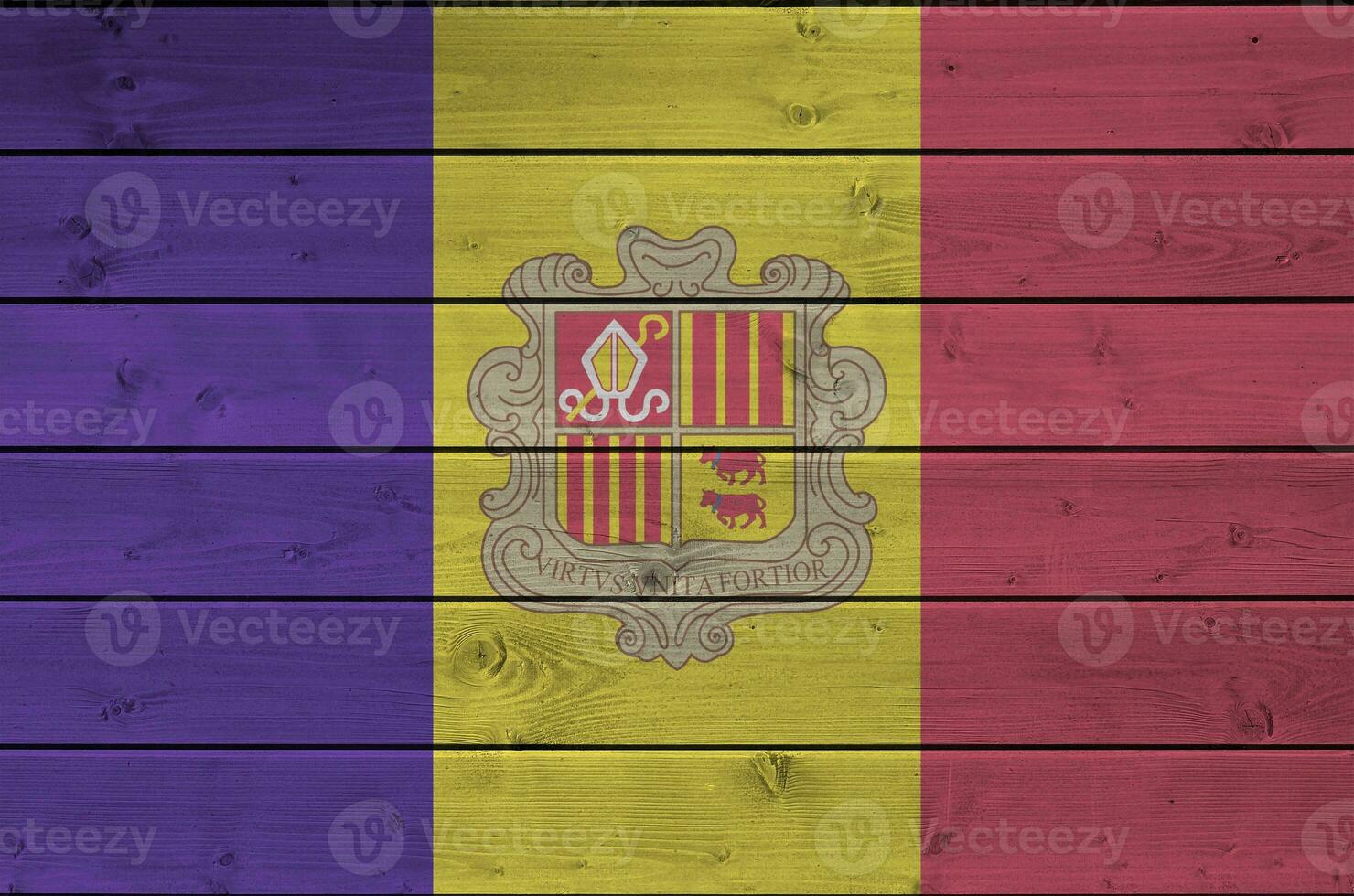 Andorra vlag afgebeeld in helder verf kleuren Aan oud houten muur. getextureerde banier Aan ruw achtergrond foto