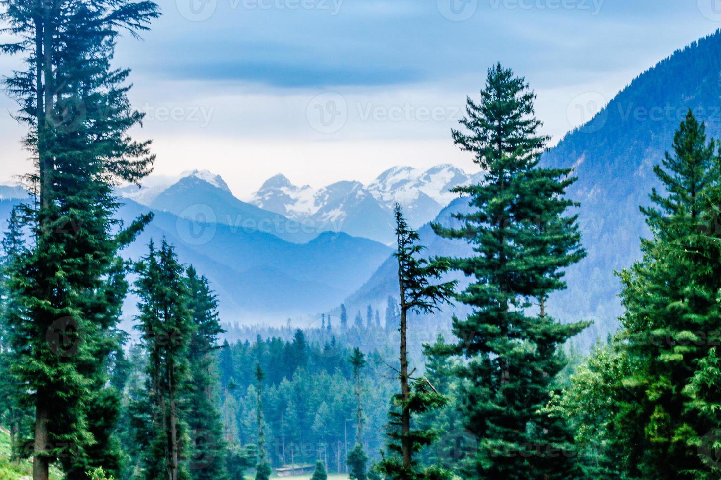 Kumrat vallei prachtig landschap bergen uitzicht foto