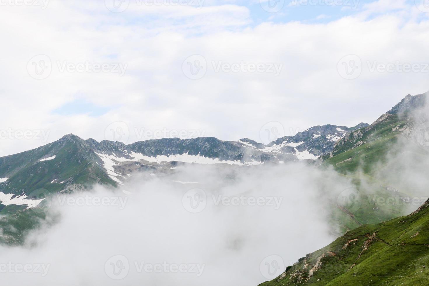 Kumrat vallei prachtig landschap bergen uitzicht foto