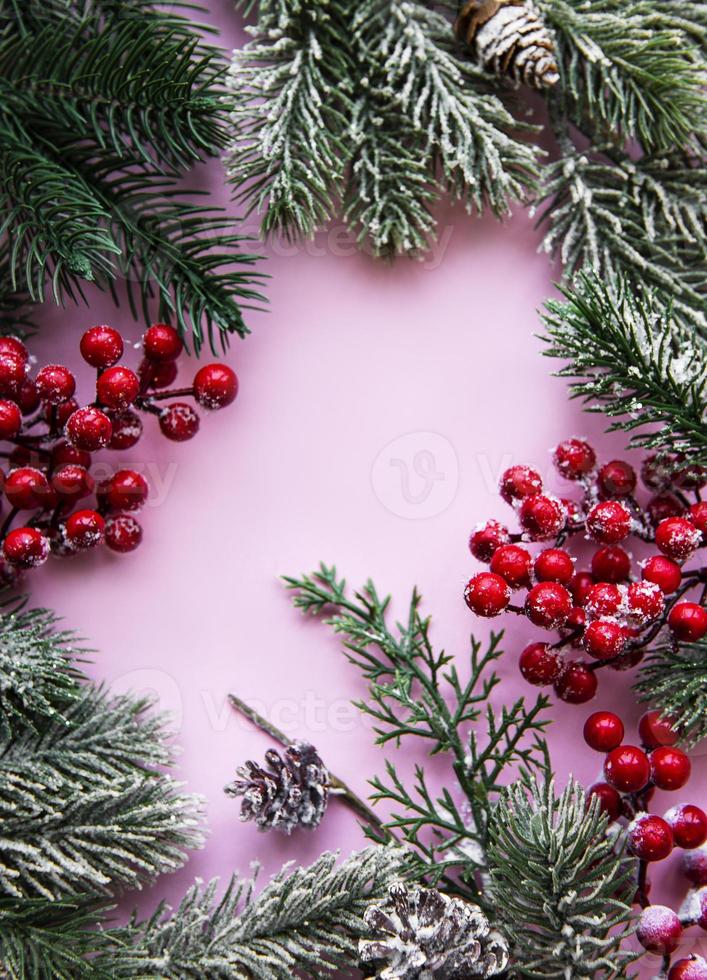 kerst plat lag achtergrond met dennenboom en decoraties foto