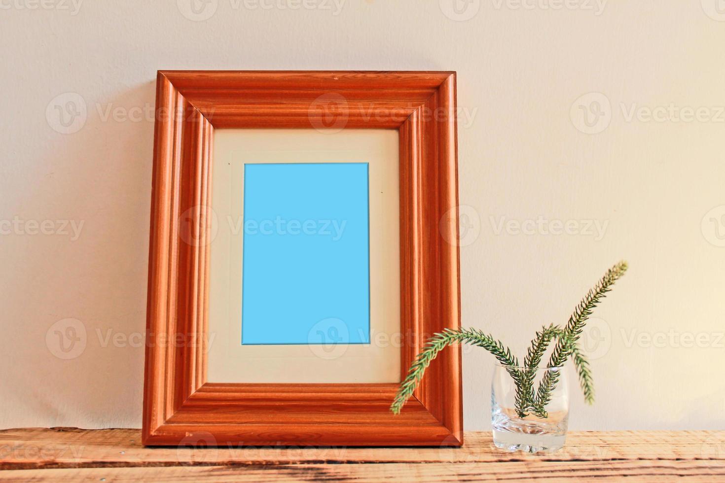 houten frame mockups met houten achtergrond foto