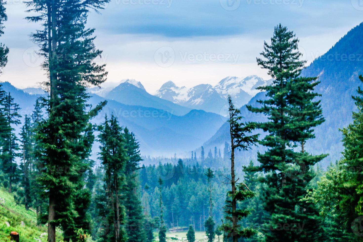 Kumrat vallei prachtig landschap bergen uitzicht foto