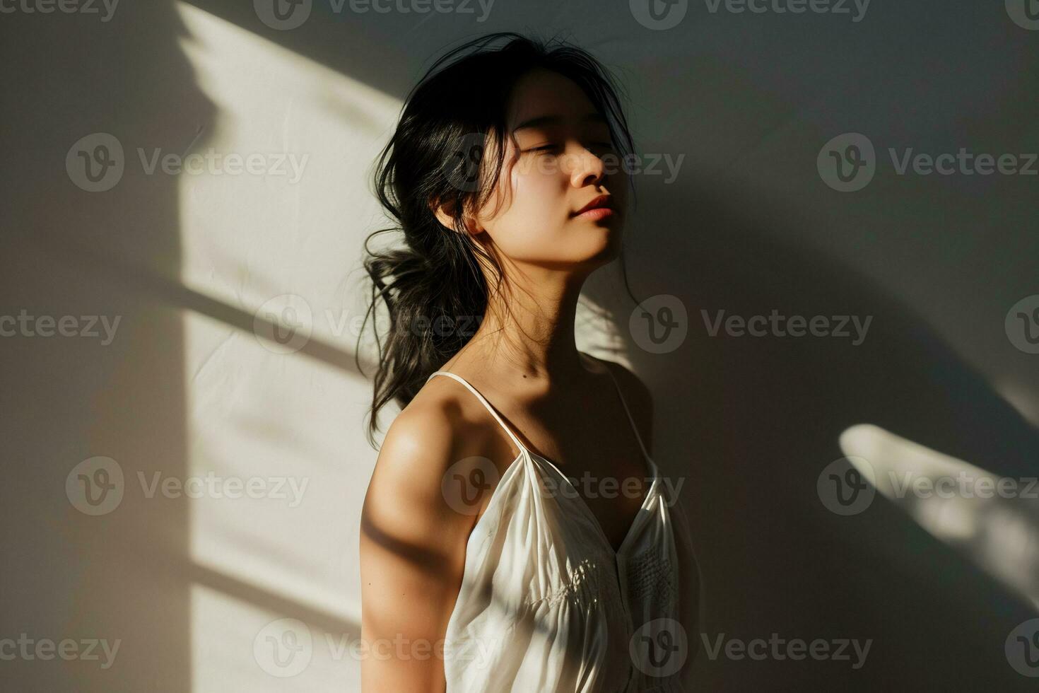 ai gegenereerd een sereen vrouw in een vloeiende zonnejurk staand tegen een naadloos wit backdrop foto