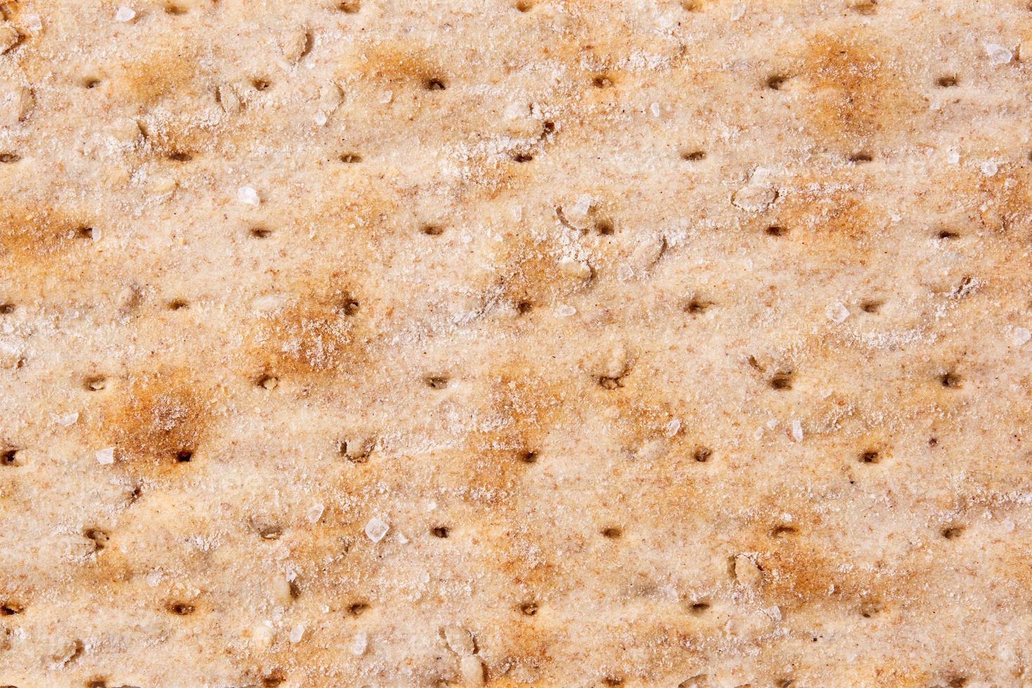 traditioneel matzah broodpatroon en hartvormige matzah foto