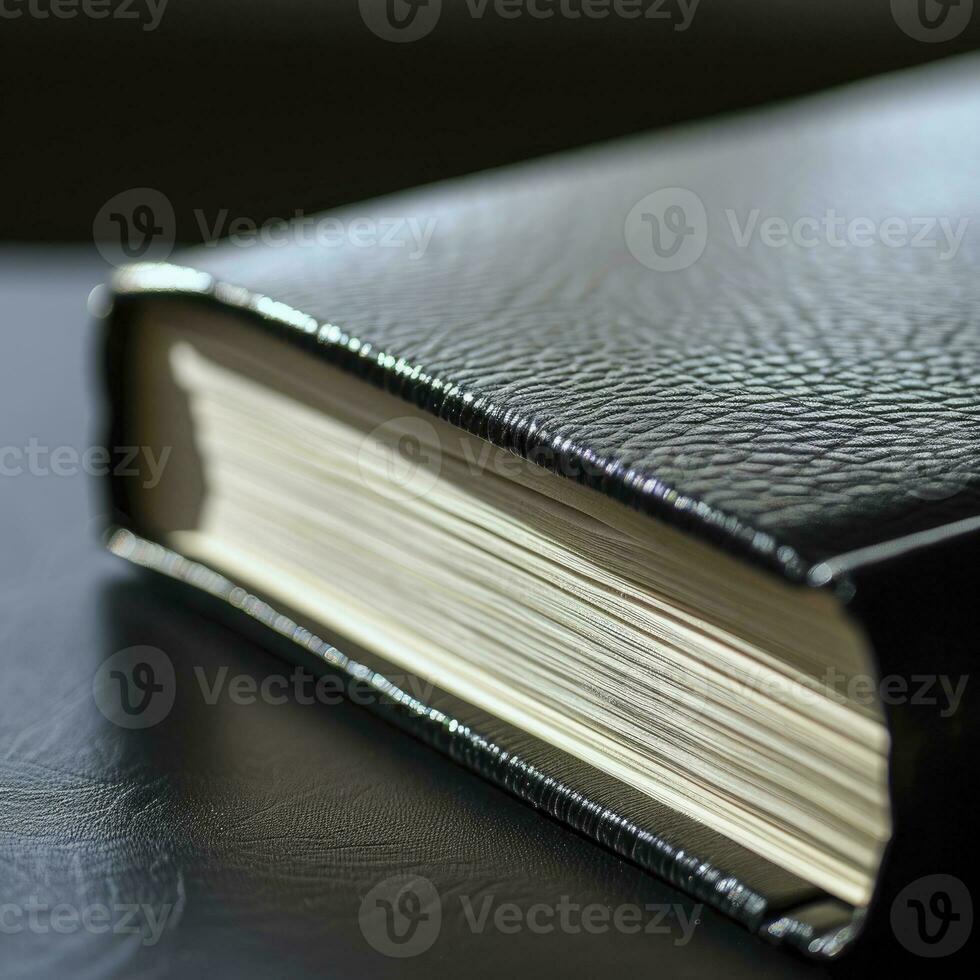 ai gegenereerd dichtbij omhoog visie van een zwart boek Aan een houten tafel foto