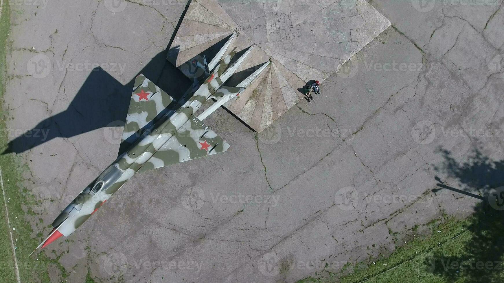 monument naar de vechter vliegtuig foto