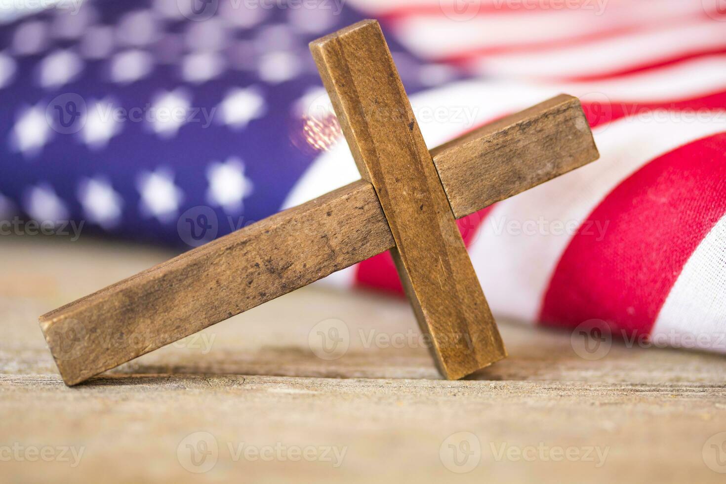 heilig christen kruis en Amerikaans vlag achtergrond foto