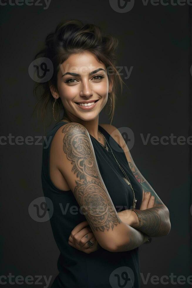 ai gegenereerd portret van een vrouw met een lichaam vol van artistiek tatoeages foto