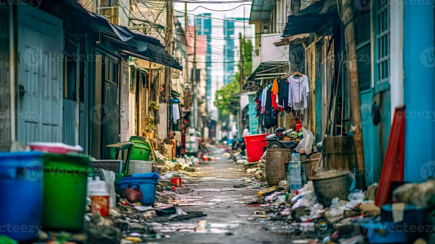 ai gegenereerd versmallen steeg in een verarmd stedelijk Oppervlakte. de straat is rommelig met verspilling en willekeurig artikelen, wasserij blijft hangen bovenstaande, terwijl de versleten gebouwen zijn strak Ingepakt, overbrengen een zin van foto