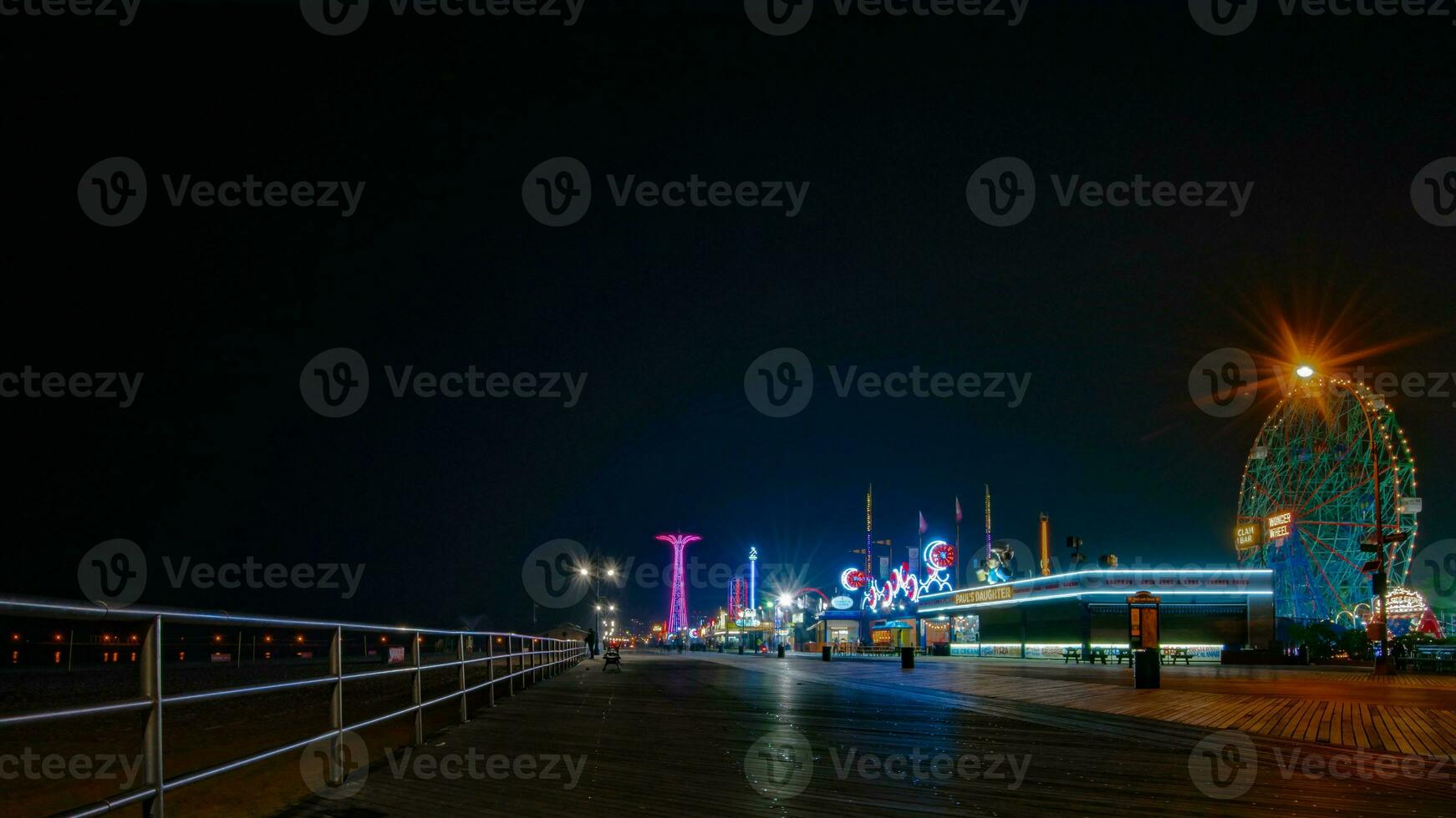 eerste dag van juni in coney eiland luna park foto