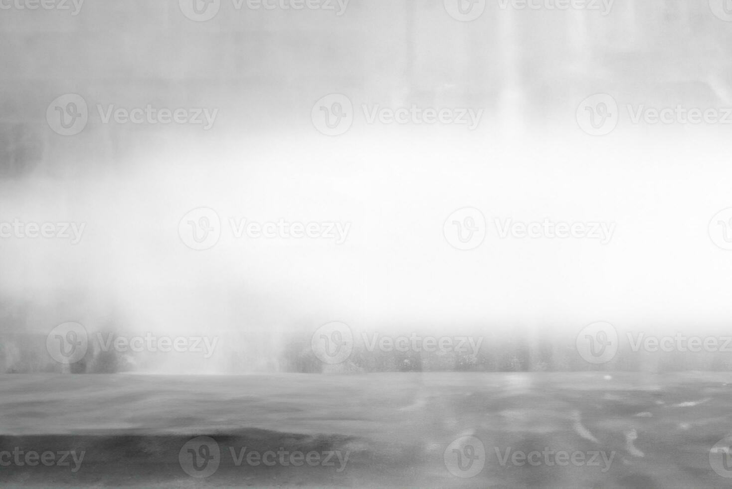 cement muur met verdieping in de leeg kamer met licht verzonden door de venster voor achtergrond. foto