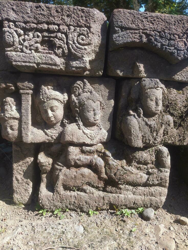 borobudur tempel standbeeld gesneden Aan steen foto