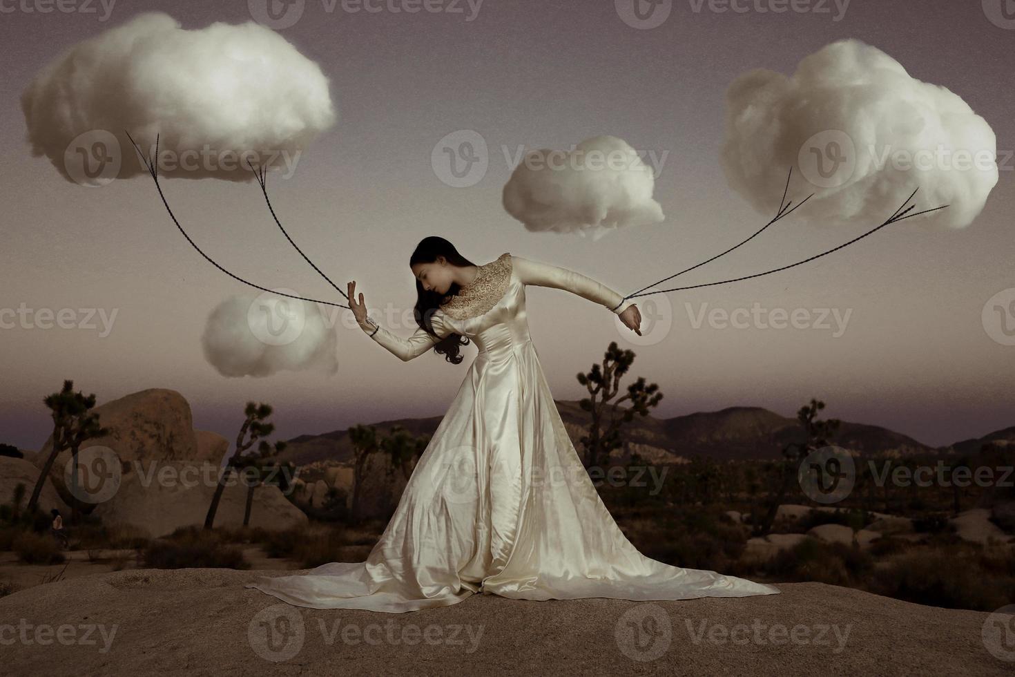 abstract concept van meisje vastgemaakt aan wolken die fantasie vertegenwoordigen foto