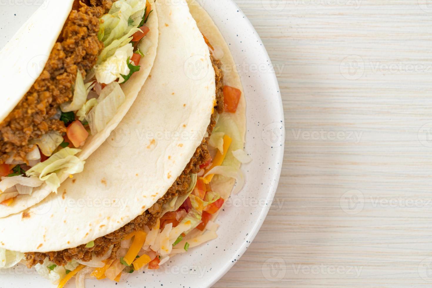 Mexicaanse taco's met kipgehakt foto